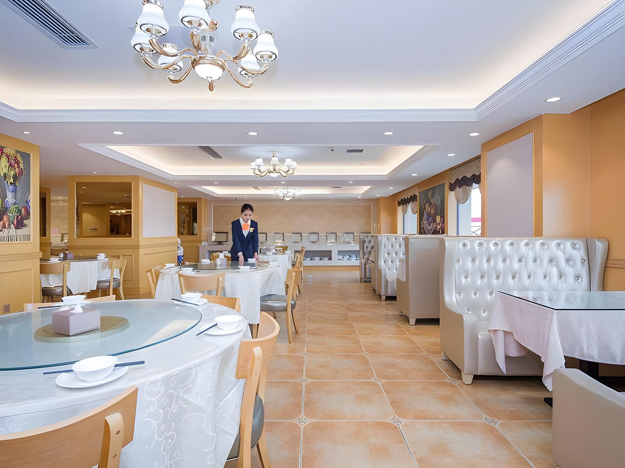 vienna international hotel huanggang dongmen road