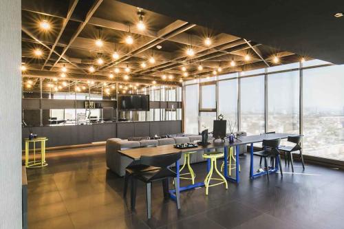 llx condo the base cityviewandsea view
