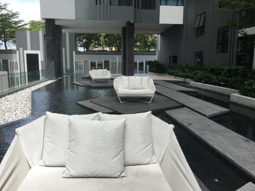 llx condo the base cityviewandsea view