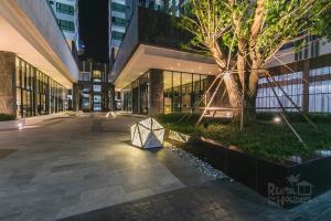 llx condo the base cityviewandsea view