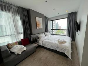 llx condo the base cityviewandsea view