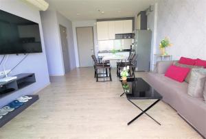 llx condo the base cityviewandsea view