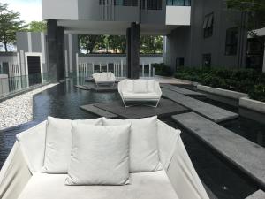 llx condo the base cityviewandsea view