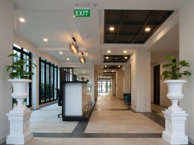 b2 riverside premier hotel