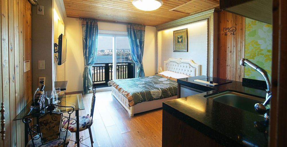 el roman pension