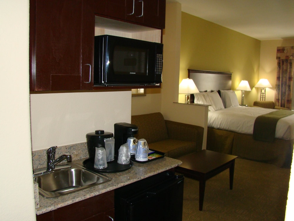 holiday inn express hotel and suites brownfield by ihg