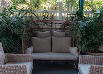 turtle bay inn