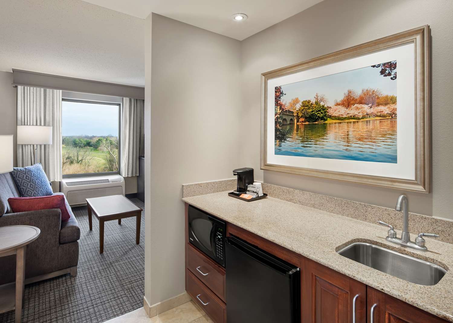 hampton inn and suites alexandria old town area south