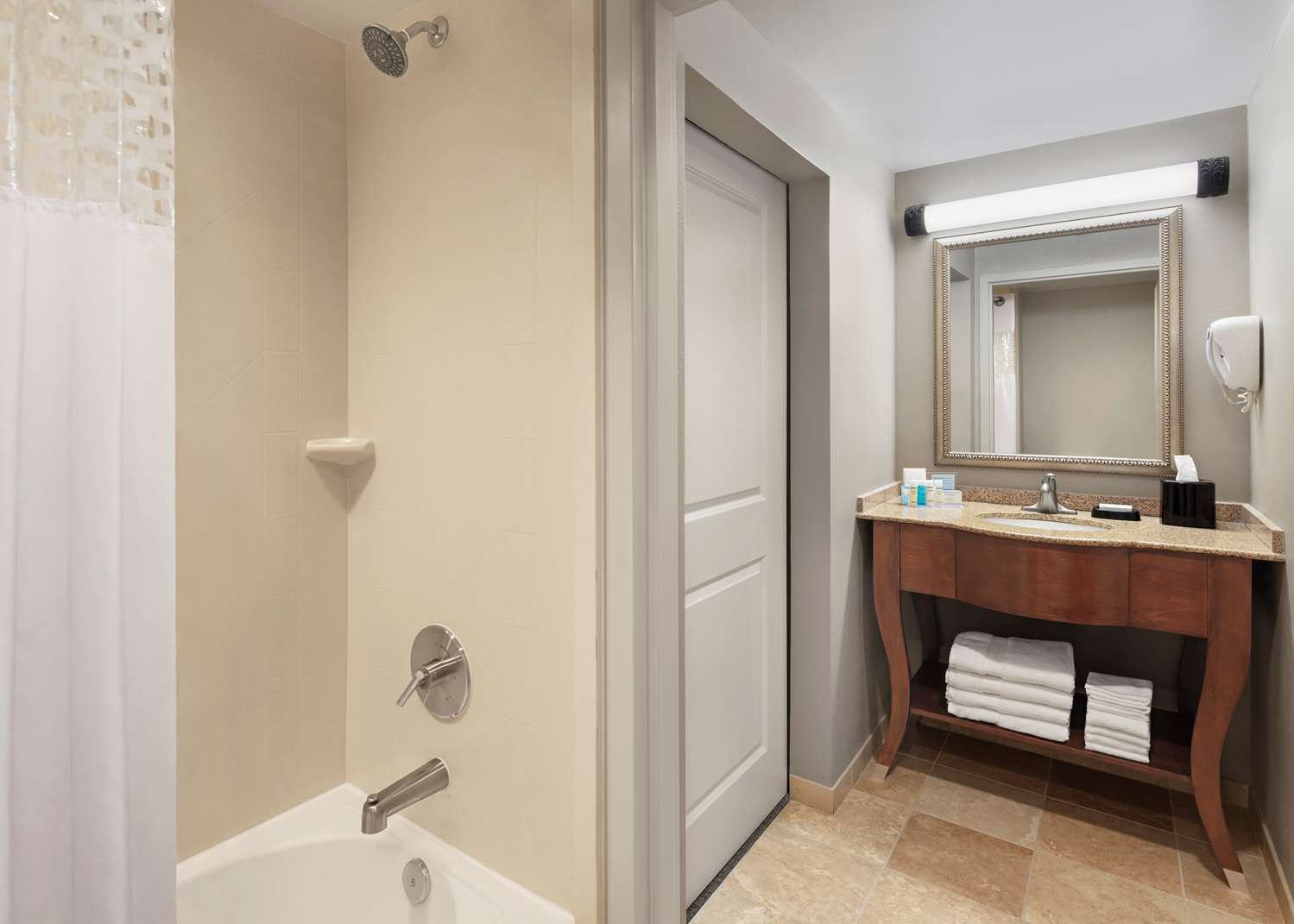 hampton inn and suites alexandria old town area south