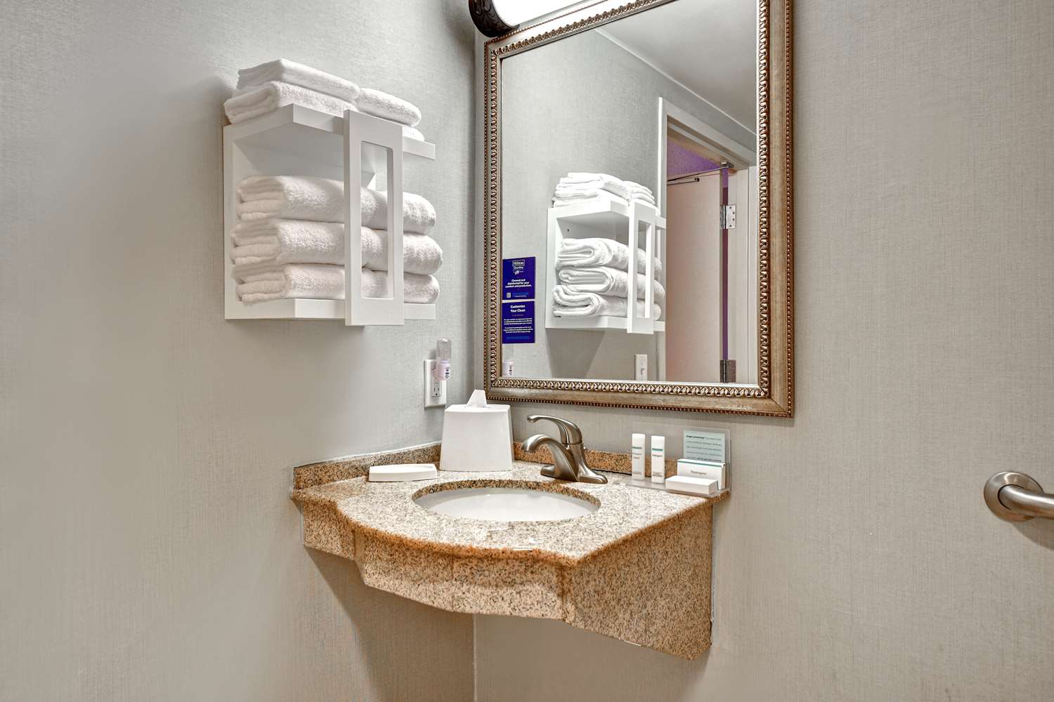 hampton inn and suites alexandria old town area south