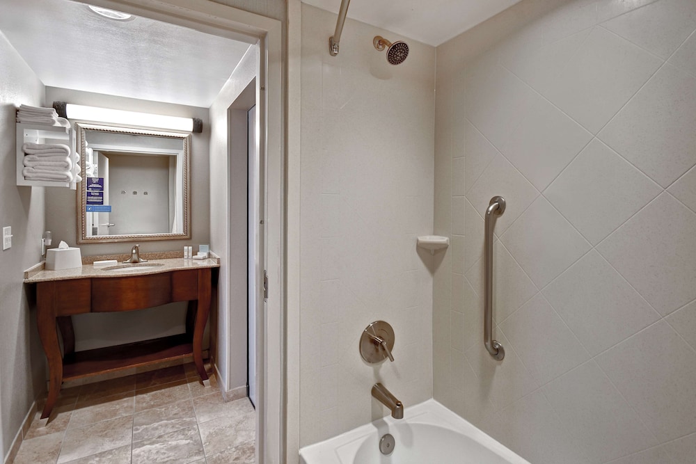 hampton inn and suites alexandria old town area south