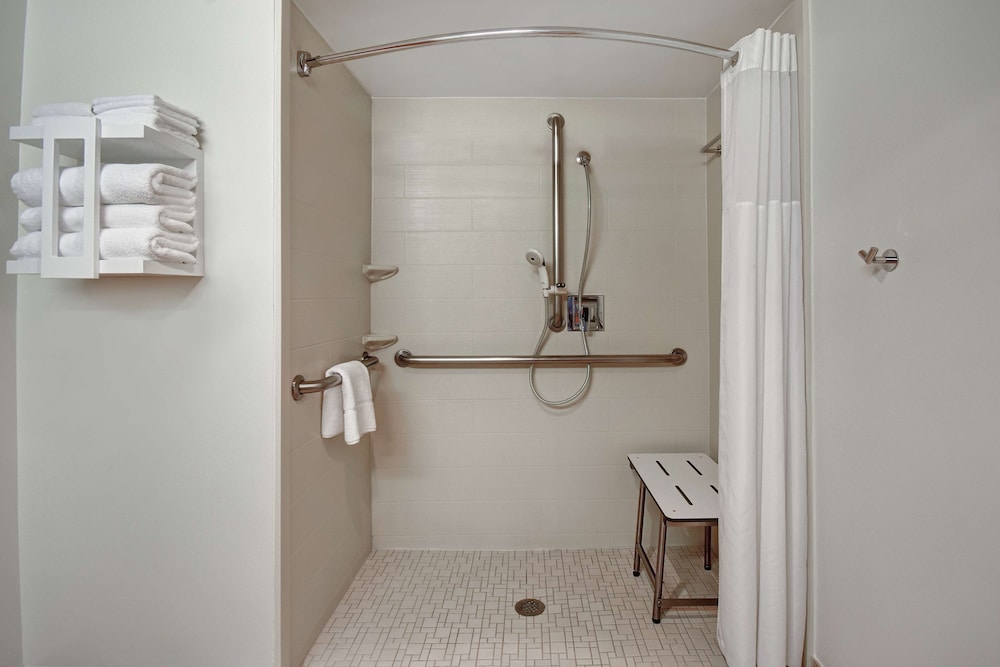 hampton inn and suites alexandria old town area south