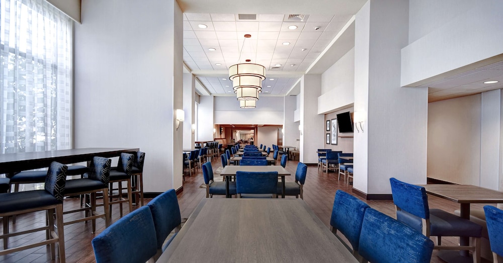 hampton inn and suites alexandria old town area south