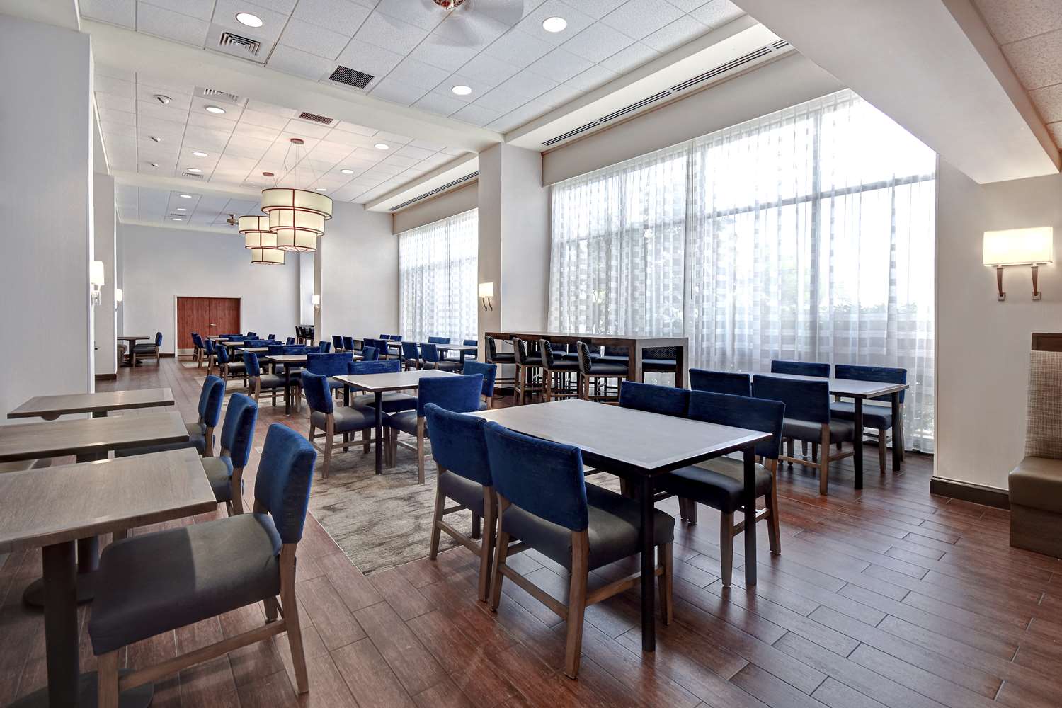 hampton inn and suites alexandria old town area south