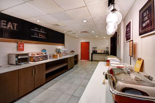 hampton inn and suites alexandria old town area south