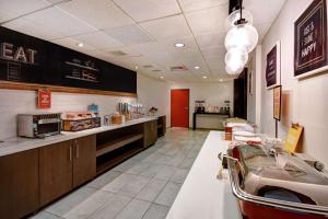 hampton inn and suites alexandria old town area south