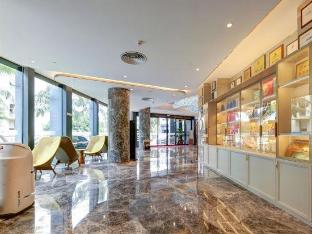 berun hotel haikou qilou old street