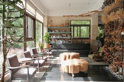 sun moon lake love to stick together b and b