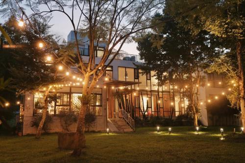 sun moon lake love to stick together b and b