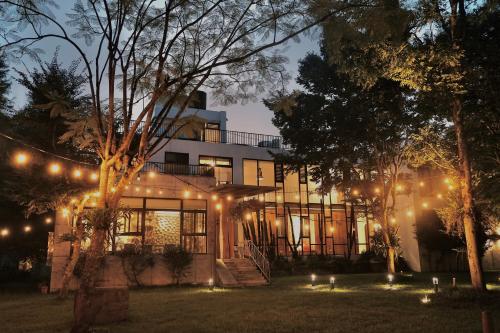 sun moon lake love to stick together b and b