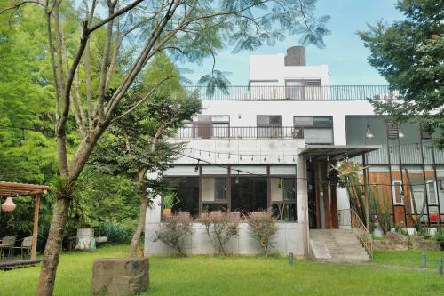 sun moon lake love to stick together b and b