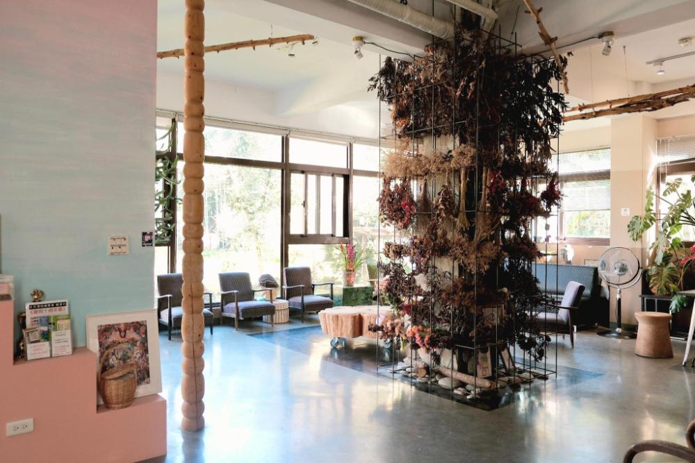 sun moon lake love to stick together b and b