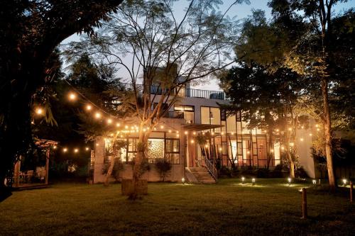 sun moon lake love to stick together b and b