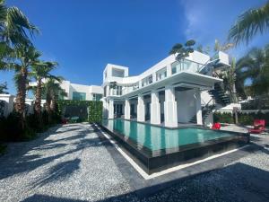 premium pool villa pattaya