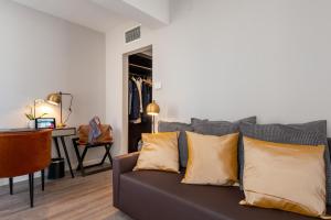 three corners hotel art