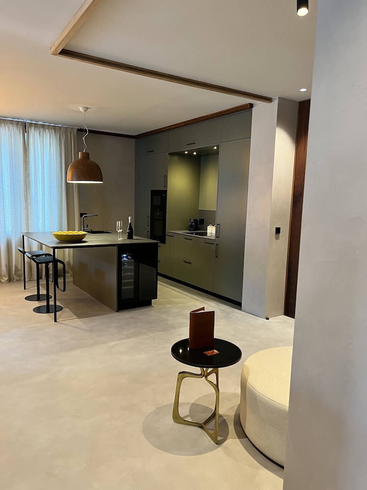 la costera hostal del vino