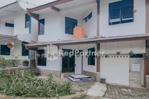 spot on 3940 villa gunung agape