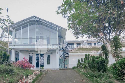 spot on 3940 villa gunung agape