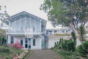 spot on 3940 villa gunung agape