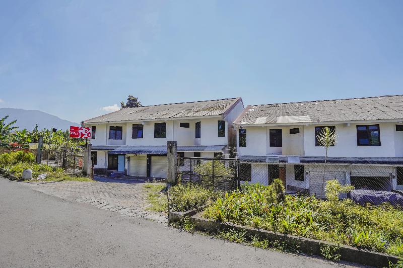 spot on 3940 villa gunung agape