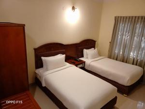 Karma Palace,,3 star