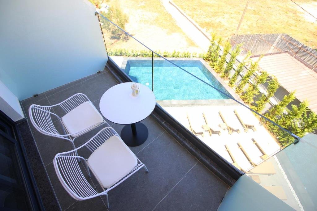 blue eye hotel