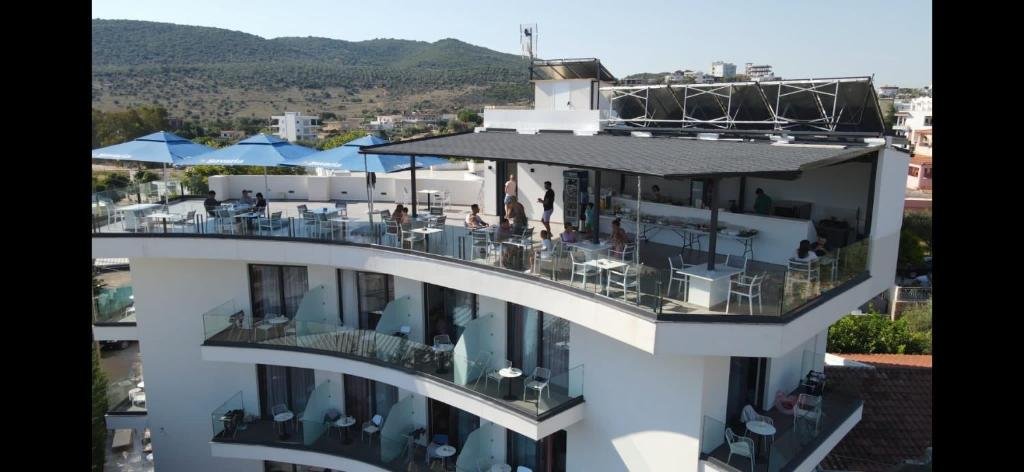 blue eye hotel