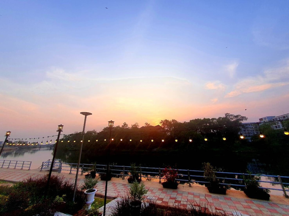 usabai riverside boutique hotel