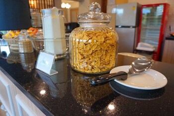 usabai riverside boutique hotel