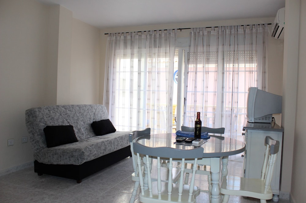 apartamentos torrevieja puerto