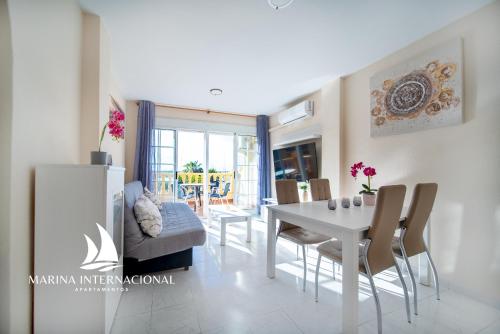 apartamentos torrevieja puerto
