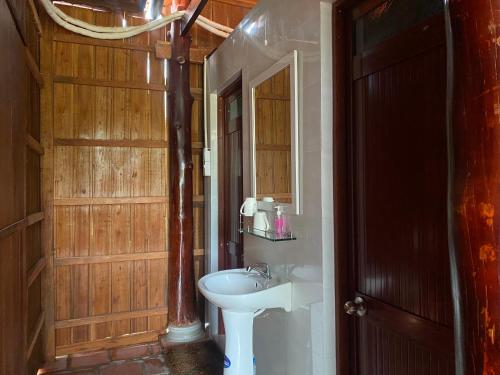 rooster mekong garden and villas