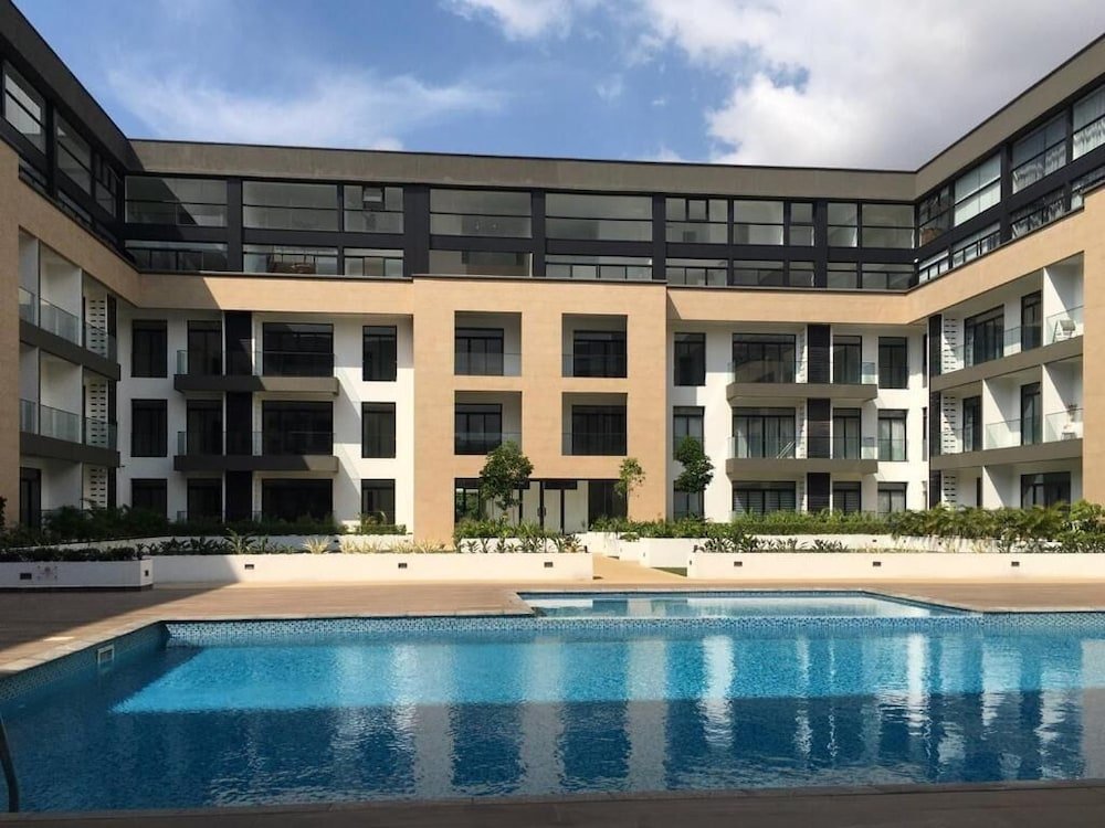 deluxe embassy gardens