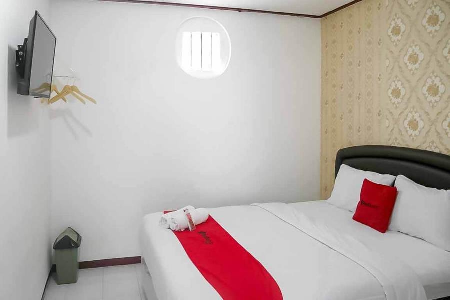 reddoorz plus alun alun nganjuk
