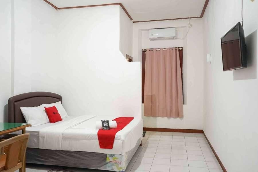 reddoorz plus alun alun nganjuk