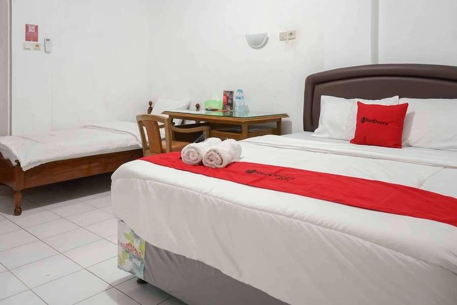 reddoorz plus alun alun nganjuk