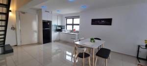 mlh designer duplex suite ekocheras