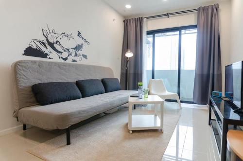 totoro theme suite in suasana jb