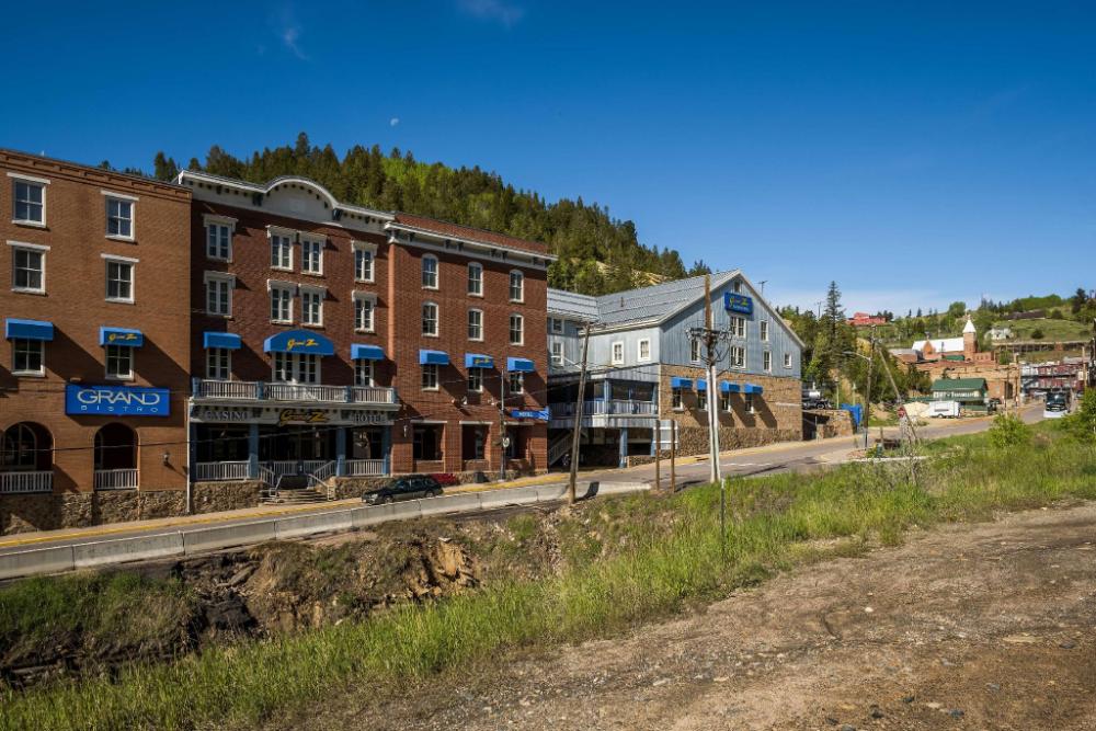 grand z casino hotel by red lion hotels