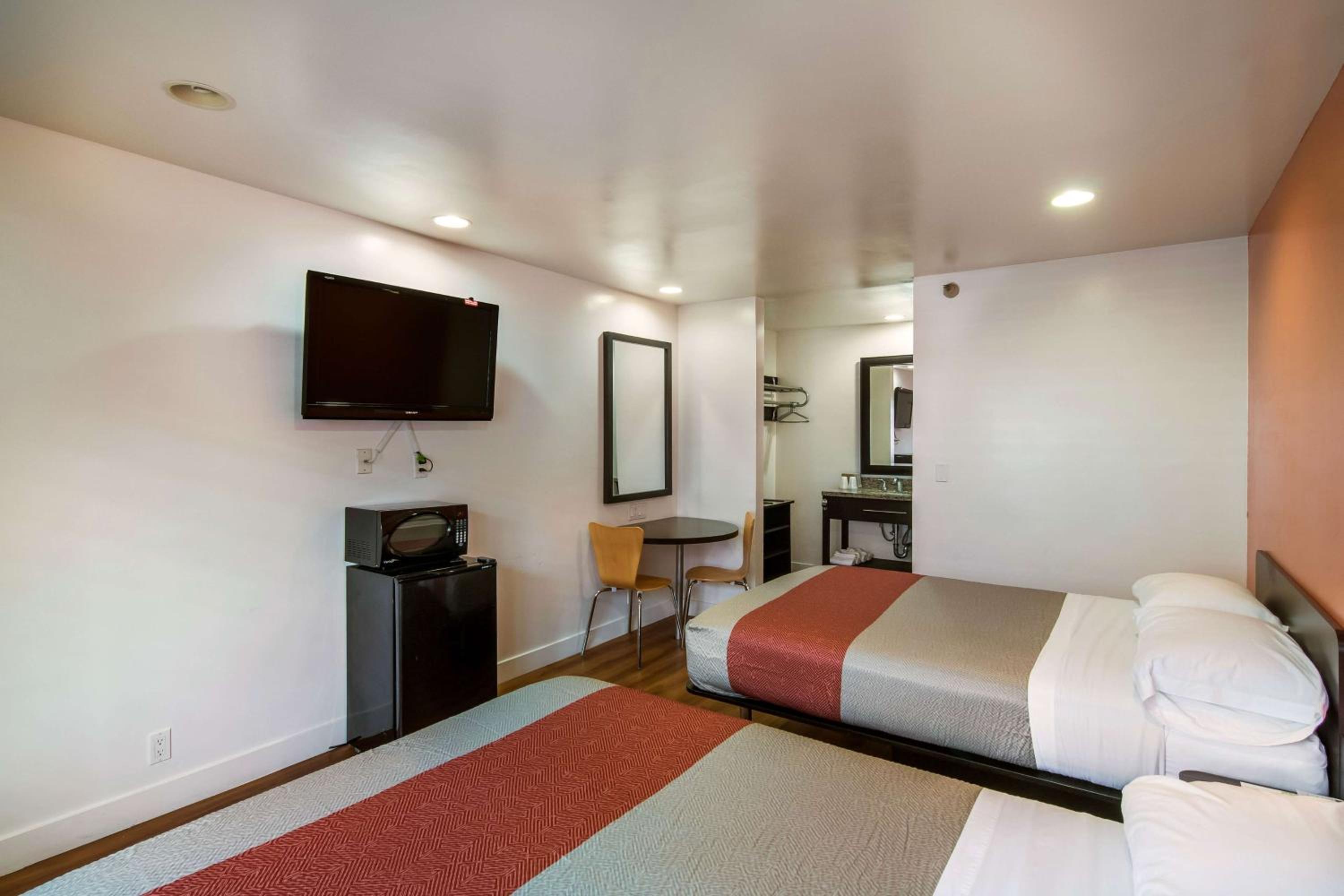 motel 6 monterey park ca